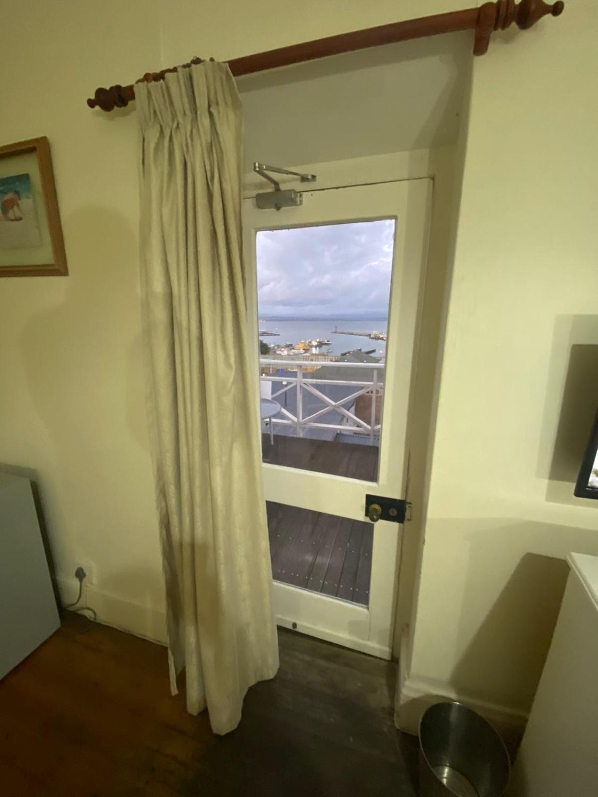 Green Door Guesthouse Μόσελ Μπέι Δωμάτιο φωτογραφία