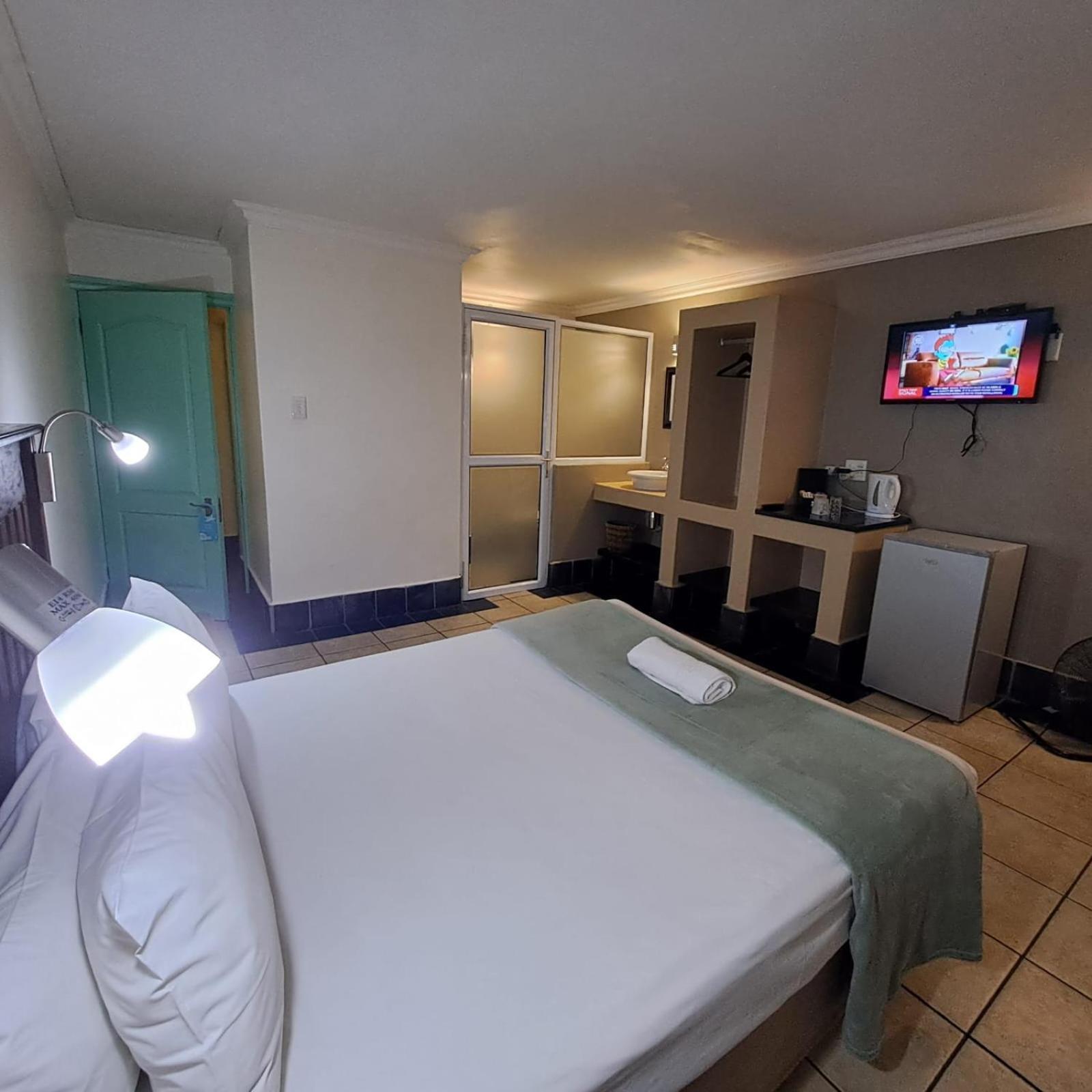 Green Door Guesthouse Μόσελ Μπέι Δωμάτιο φωτογραφία